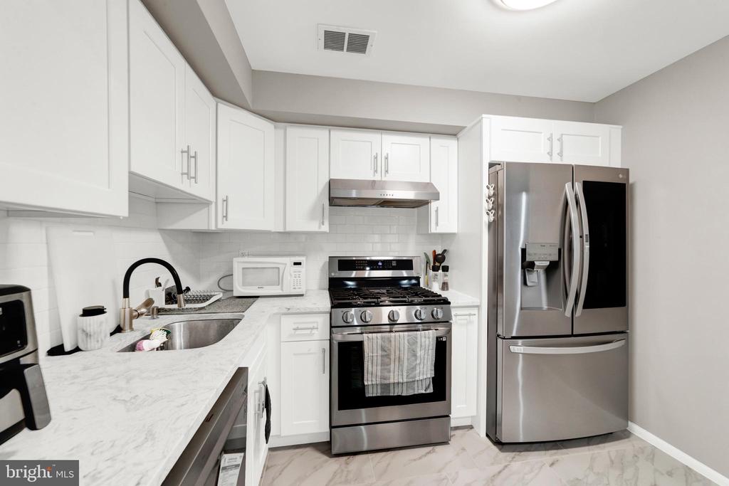 206 SALEM COURT 6