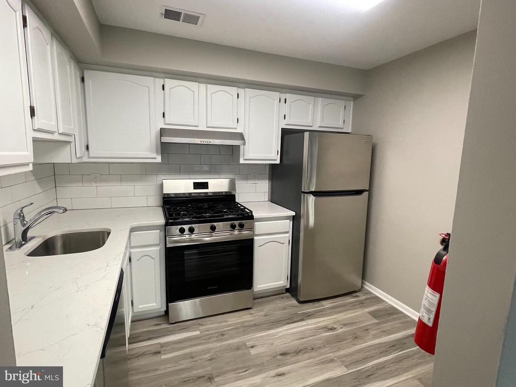 205 SALEM COURT Unit: 10