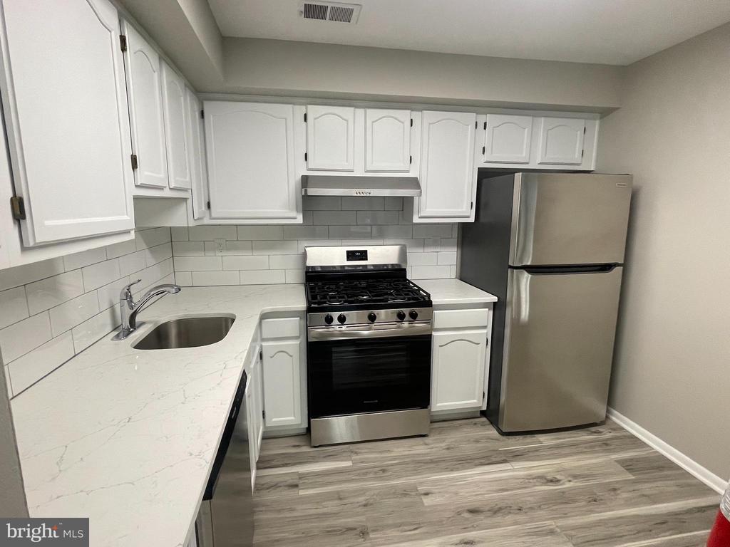 205 SALEM COURT Unit: 10