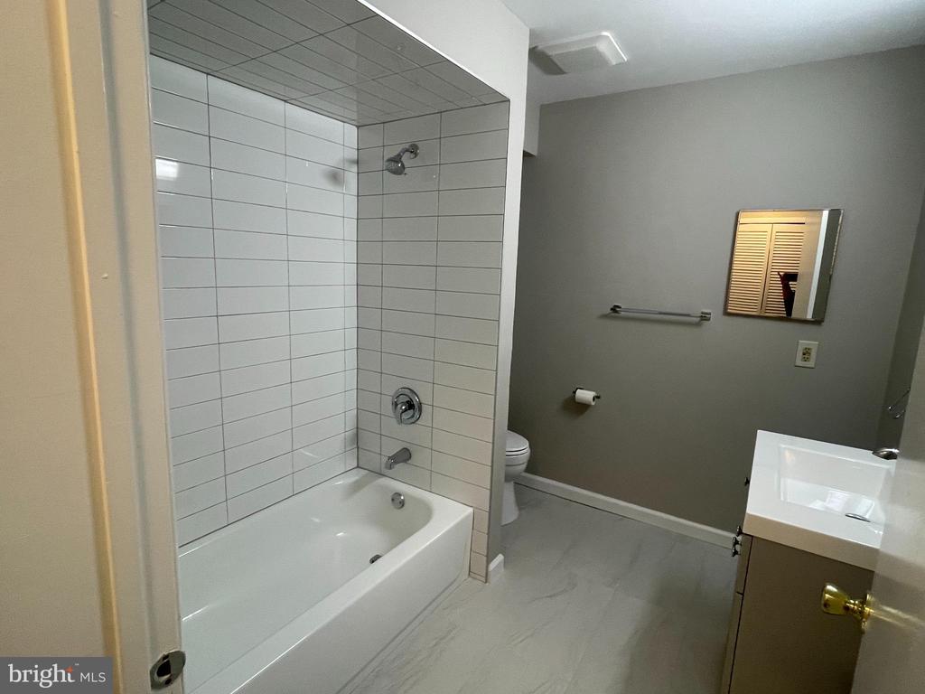 205 SALEM COURT Unit: 10