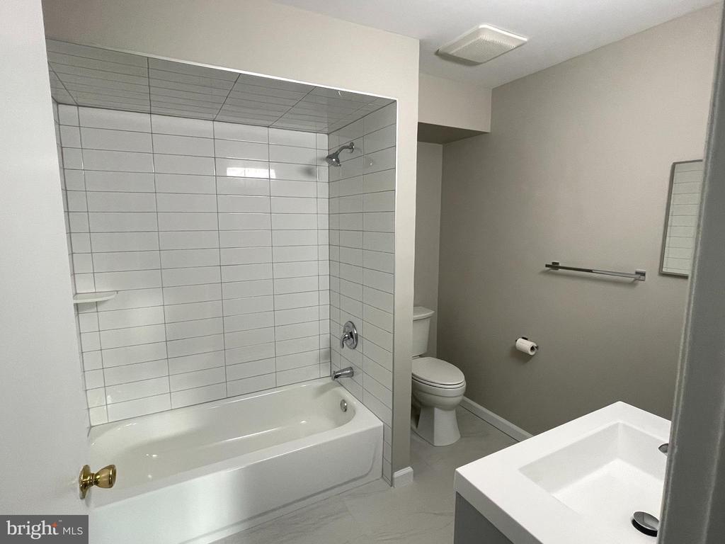 205 SALEM COURT Unit: 10