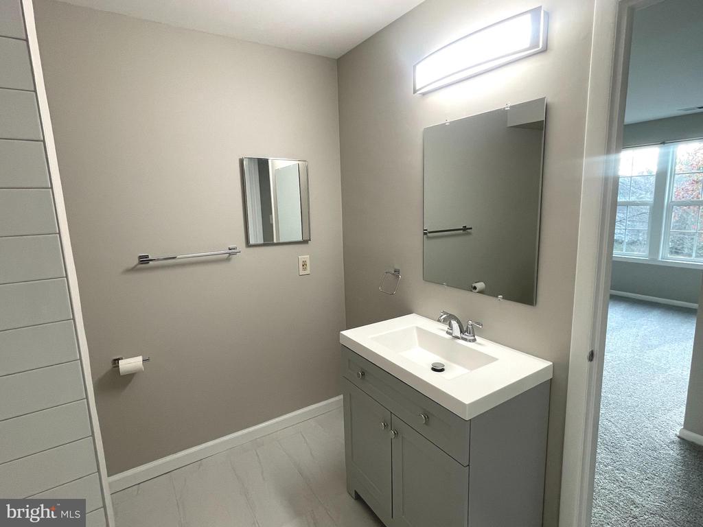 205 SALEM COURT Unit: 10
