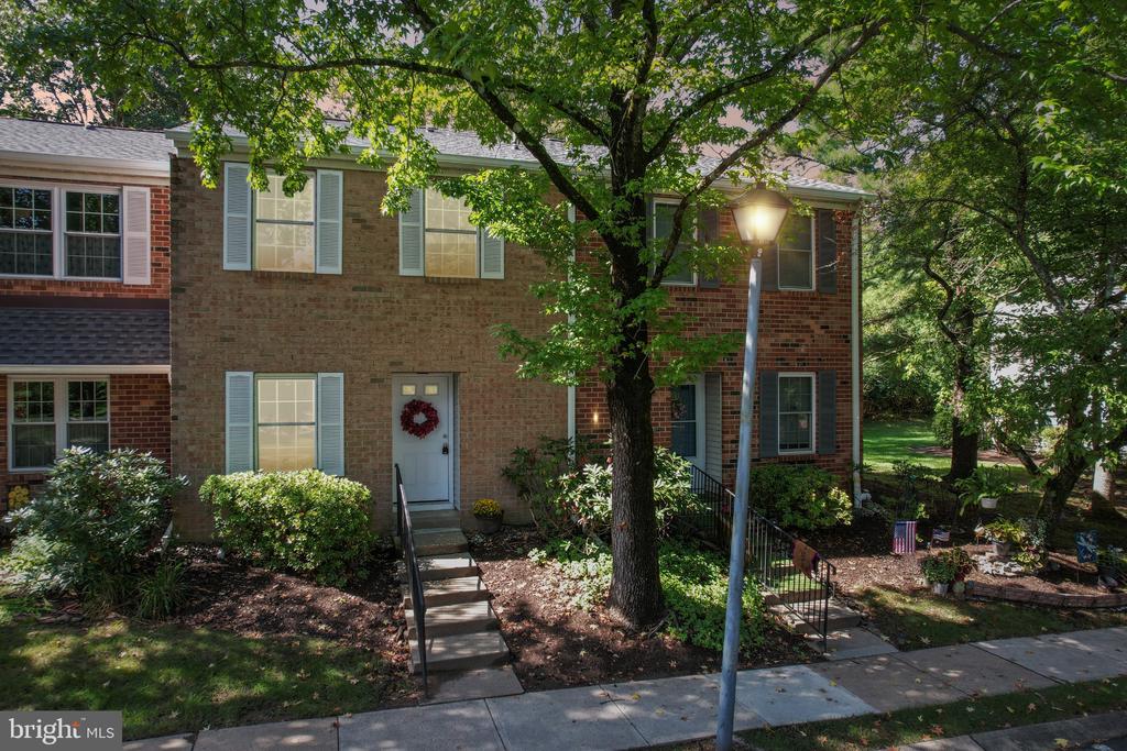 32 MAGNOLIA COURT