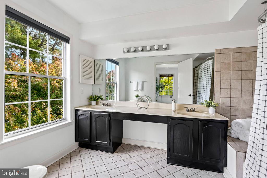 109 DELAMERE DRIVE Unit: 9