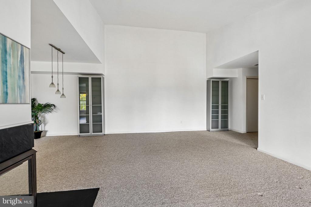 109 DELAMERE DRIVE Unit: 9