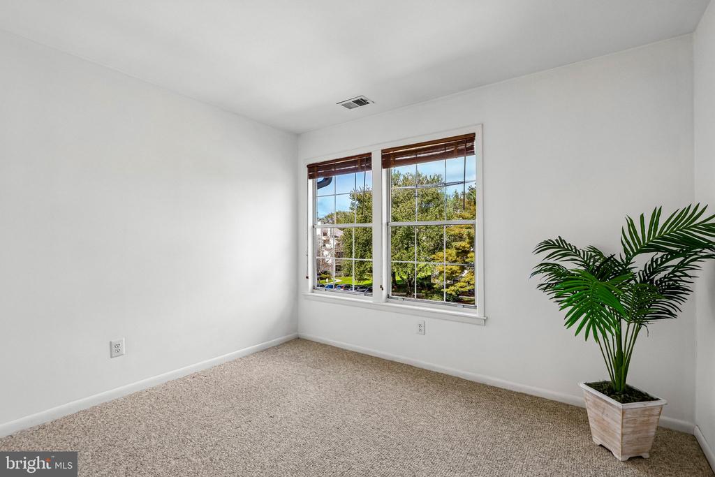 109 DELAMERE DRIVE Unit: 9