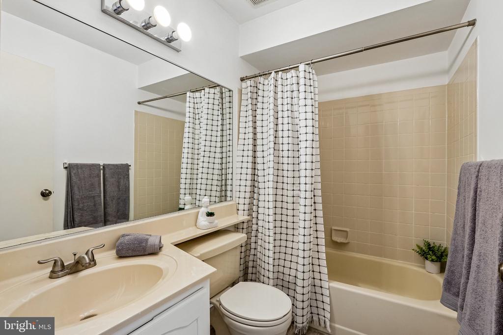 109 DELAMERE DRIVE Unit: 9