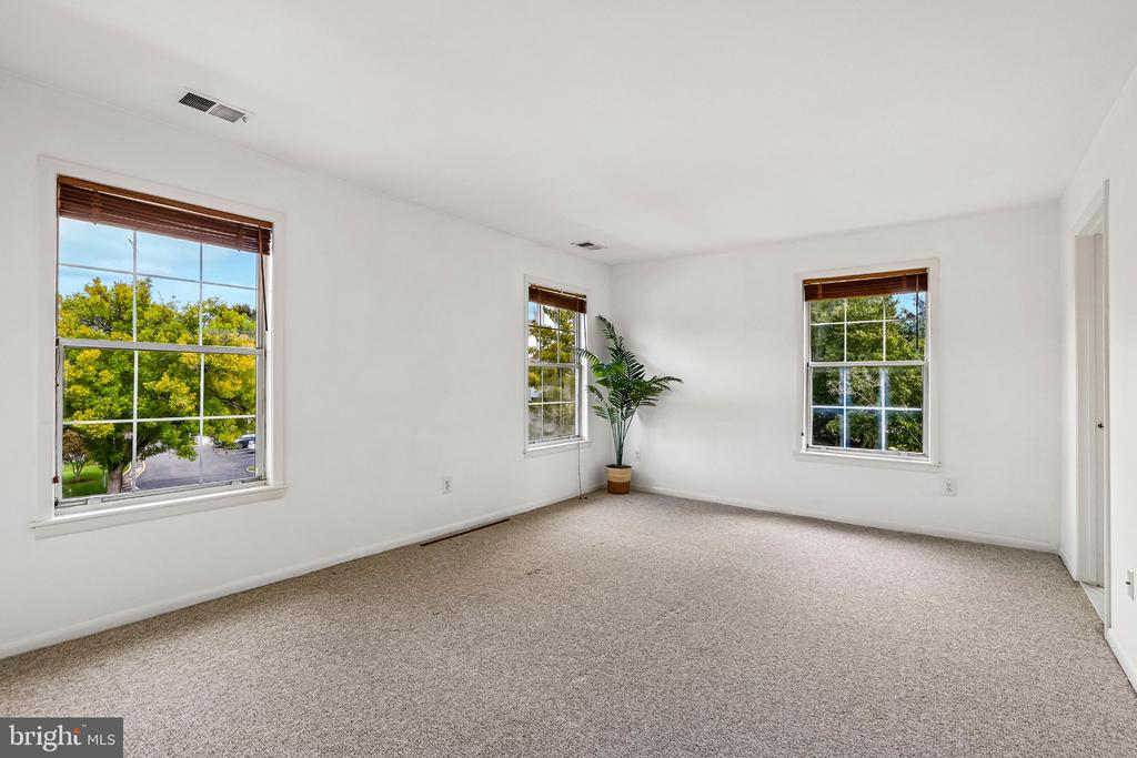 109 DELAMERE DRIVE Unit: 9