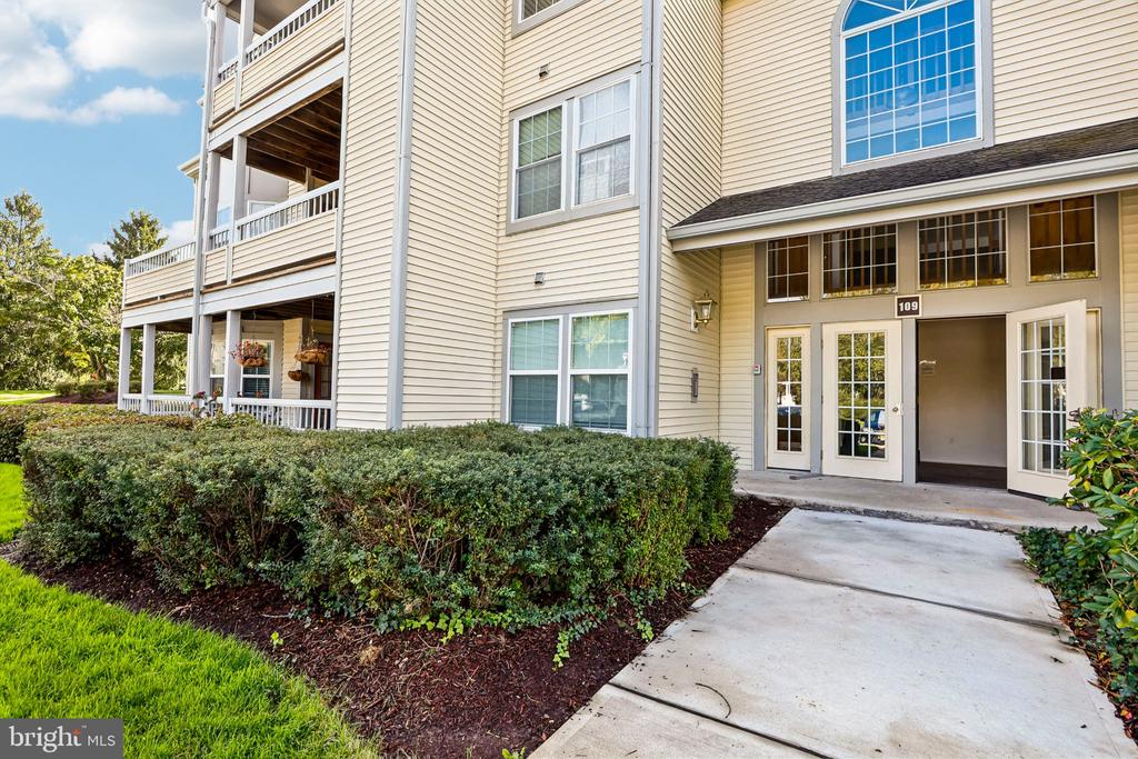 109 DELAMERE DRIVE Unit: 9