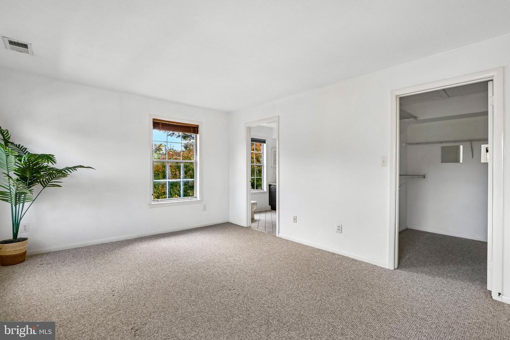 109 DELAMERE DRIVE Unit: 9