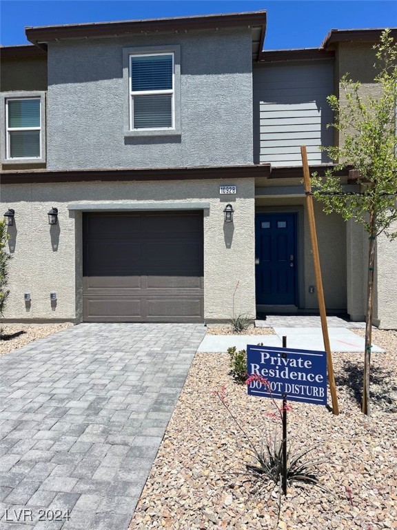 10922 Rollingford Avenue