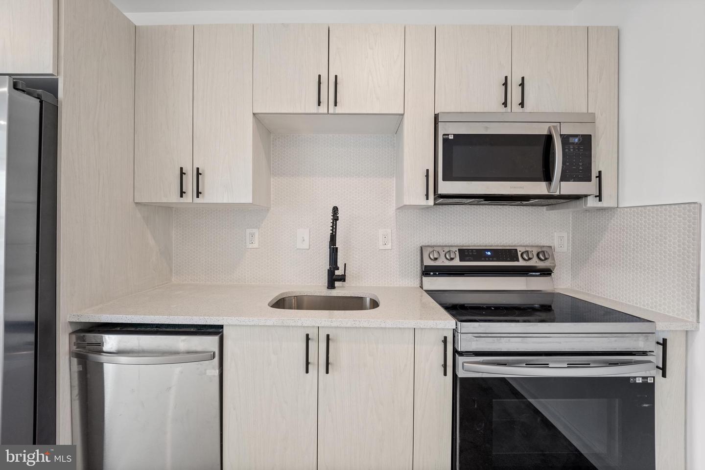 2553 W Harold Street Unit: 1