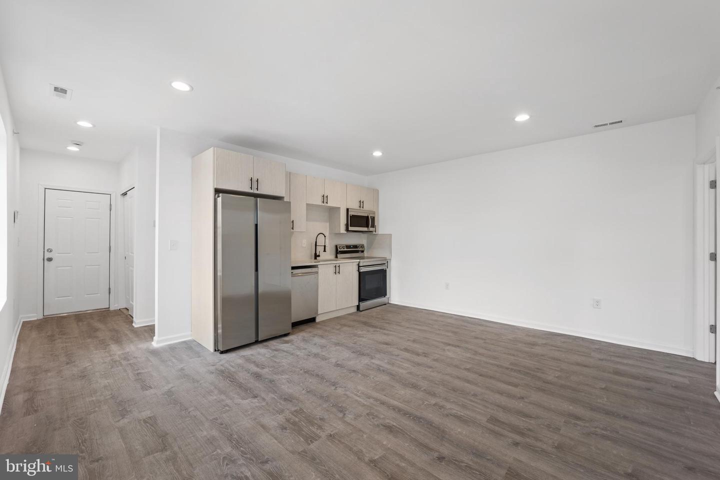 2553 W Harold Street Unit: 1