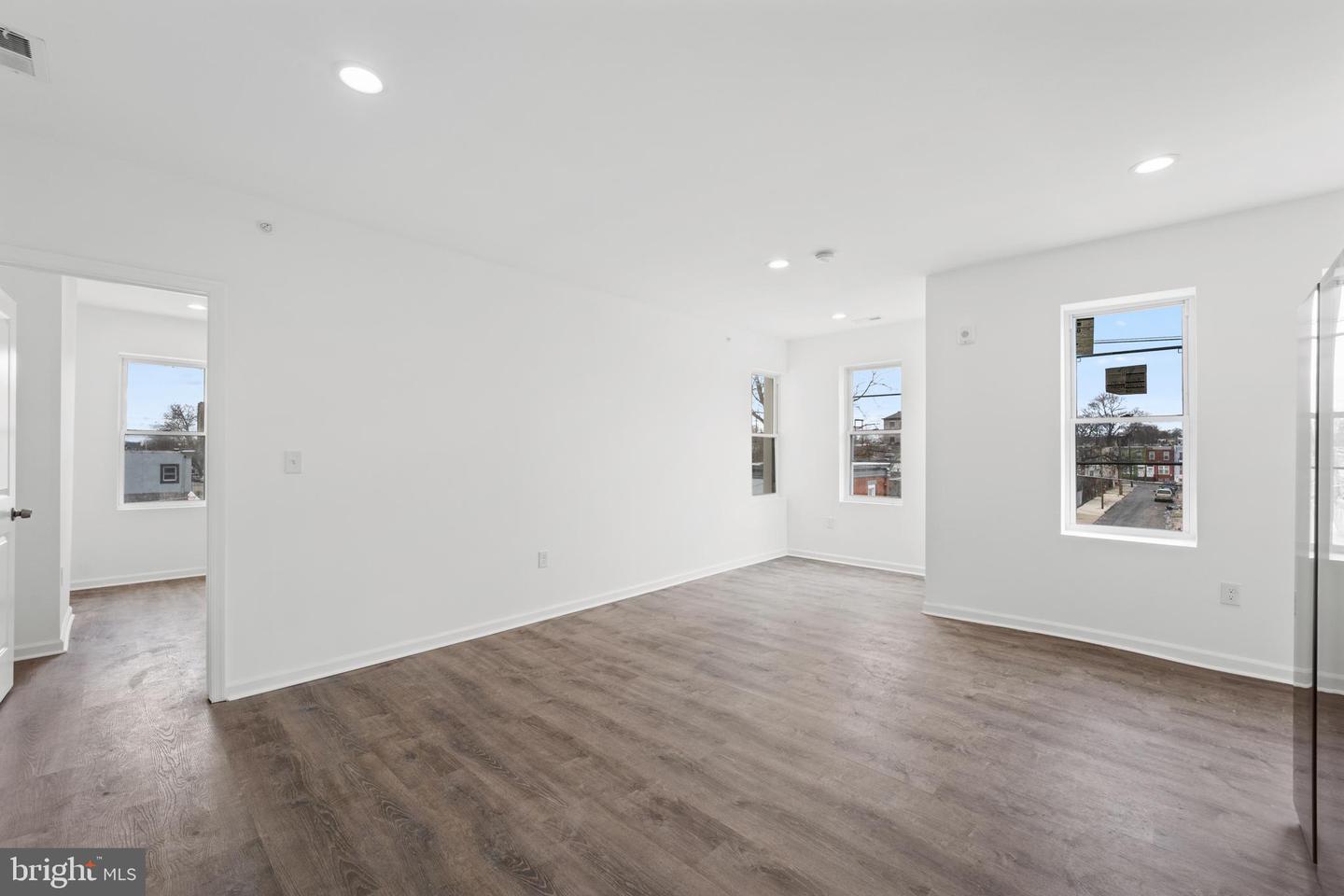 2553 W Harold Street Unit: 1