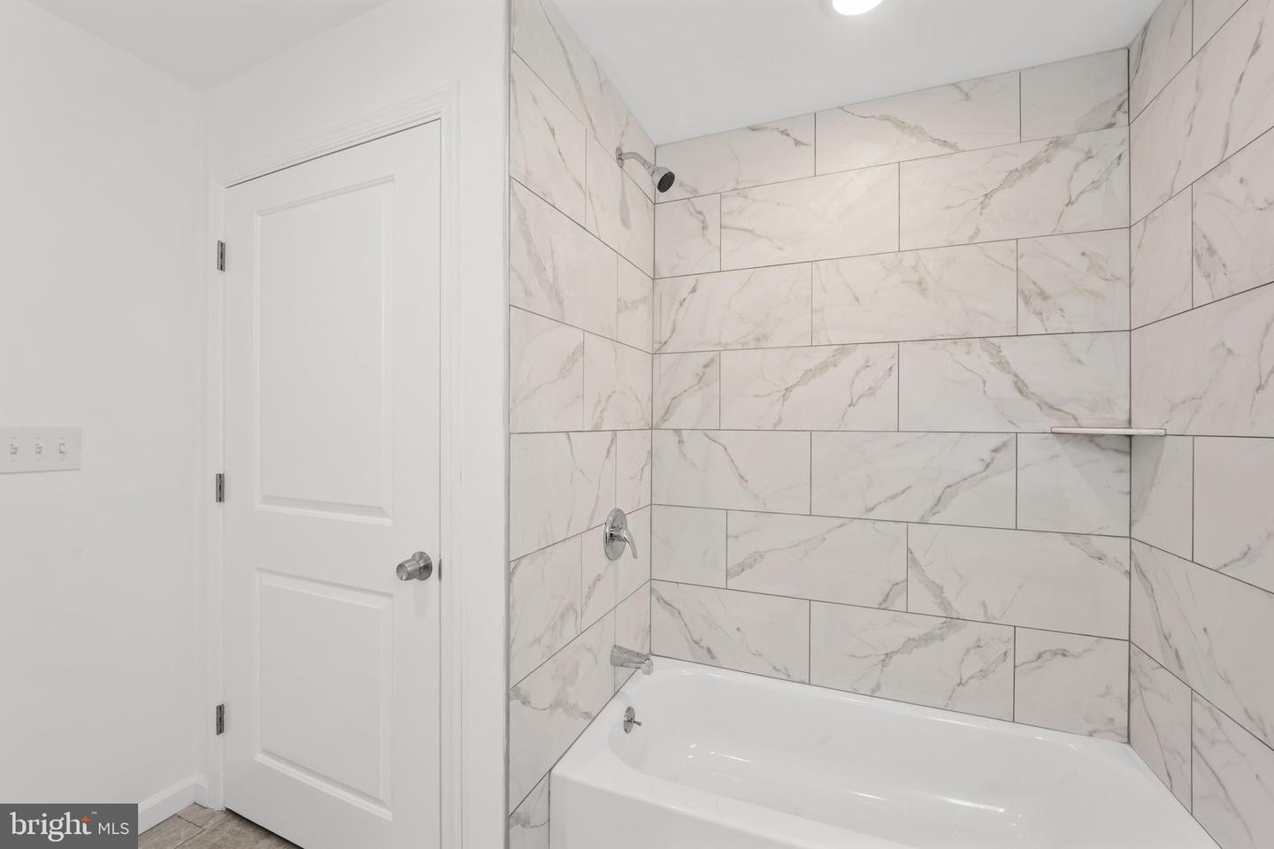 2553 W Harold Street Unit: 2