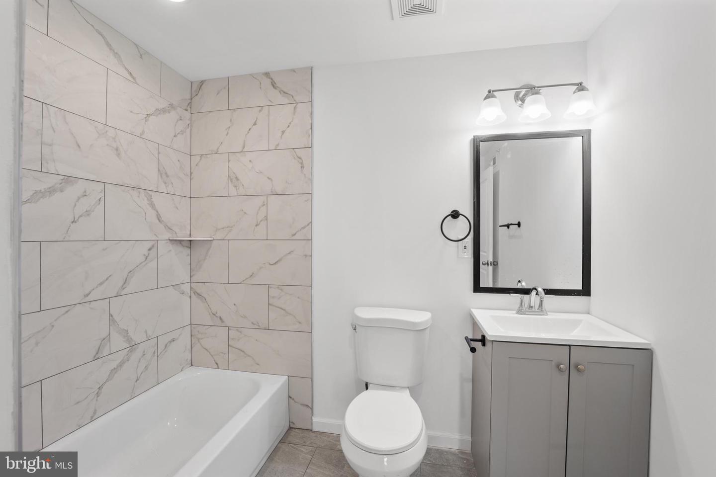2553 W Harold Street Unit: 2