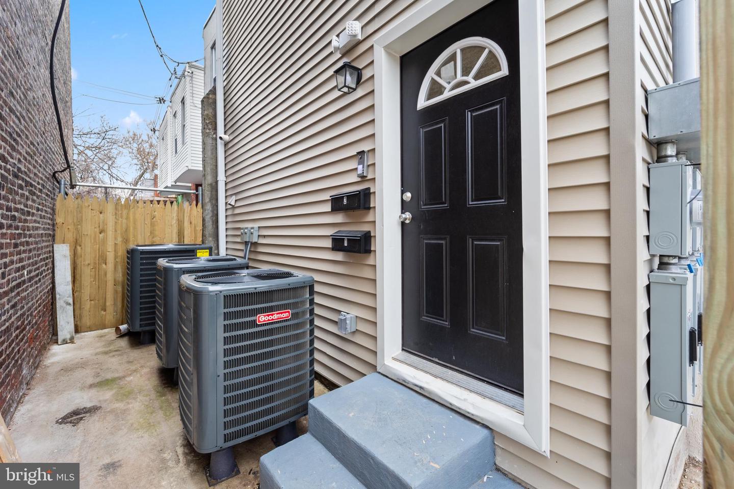2553 W Harold Street Unit: 2