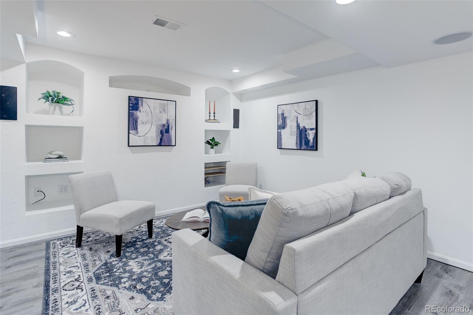10081 Blackbird Circle