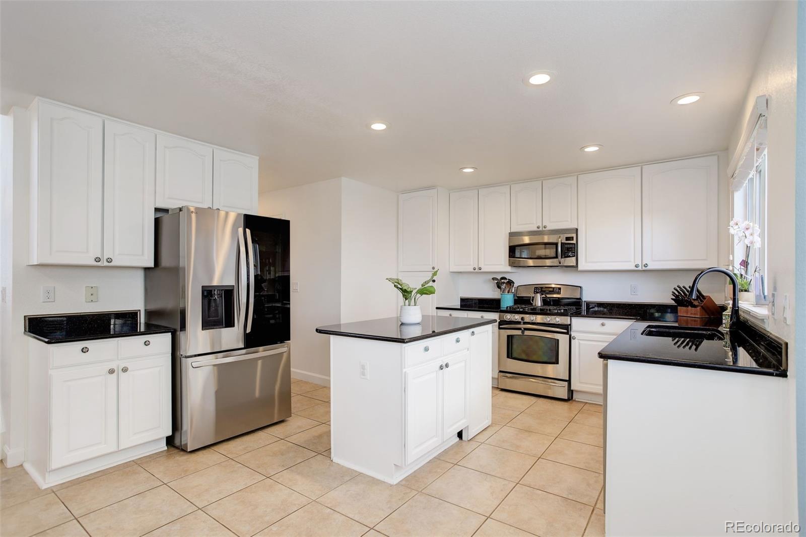 10081 Blackbird Circle