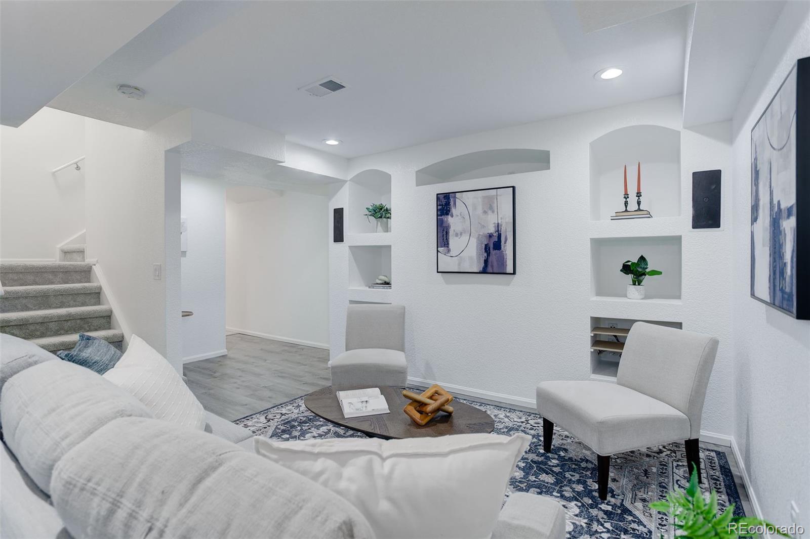 10081 Blackbird Circle