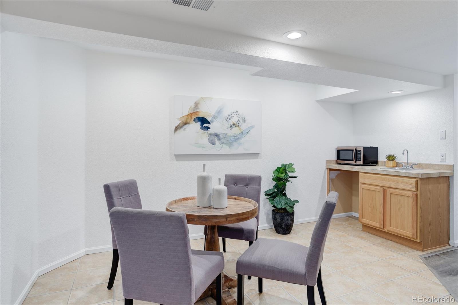 10081 Blackbird Circle