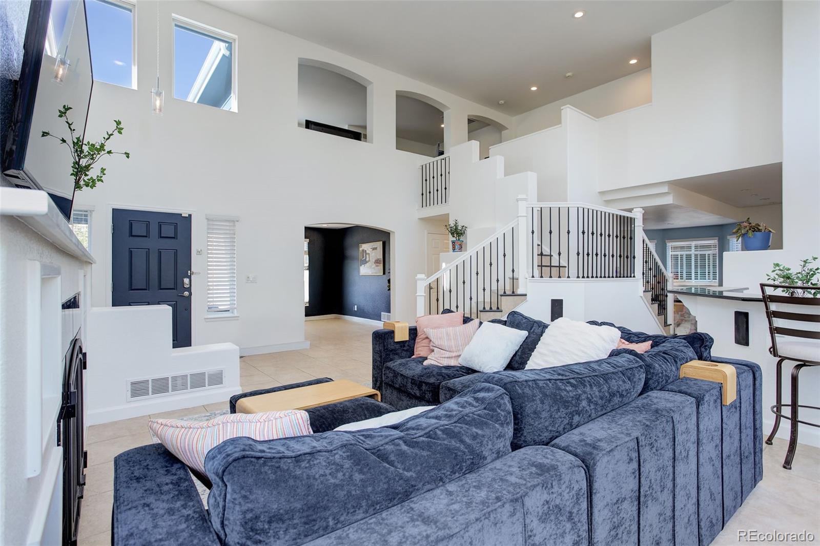 10081 Blackbird Circle