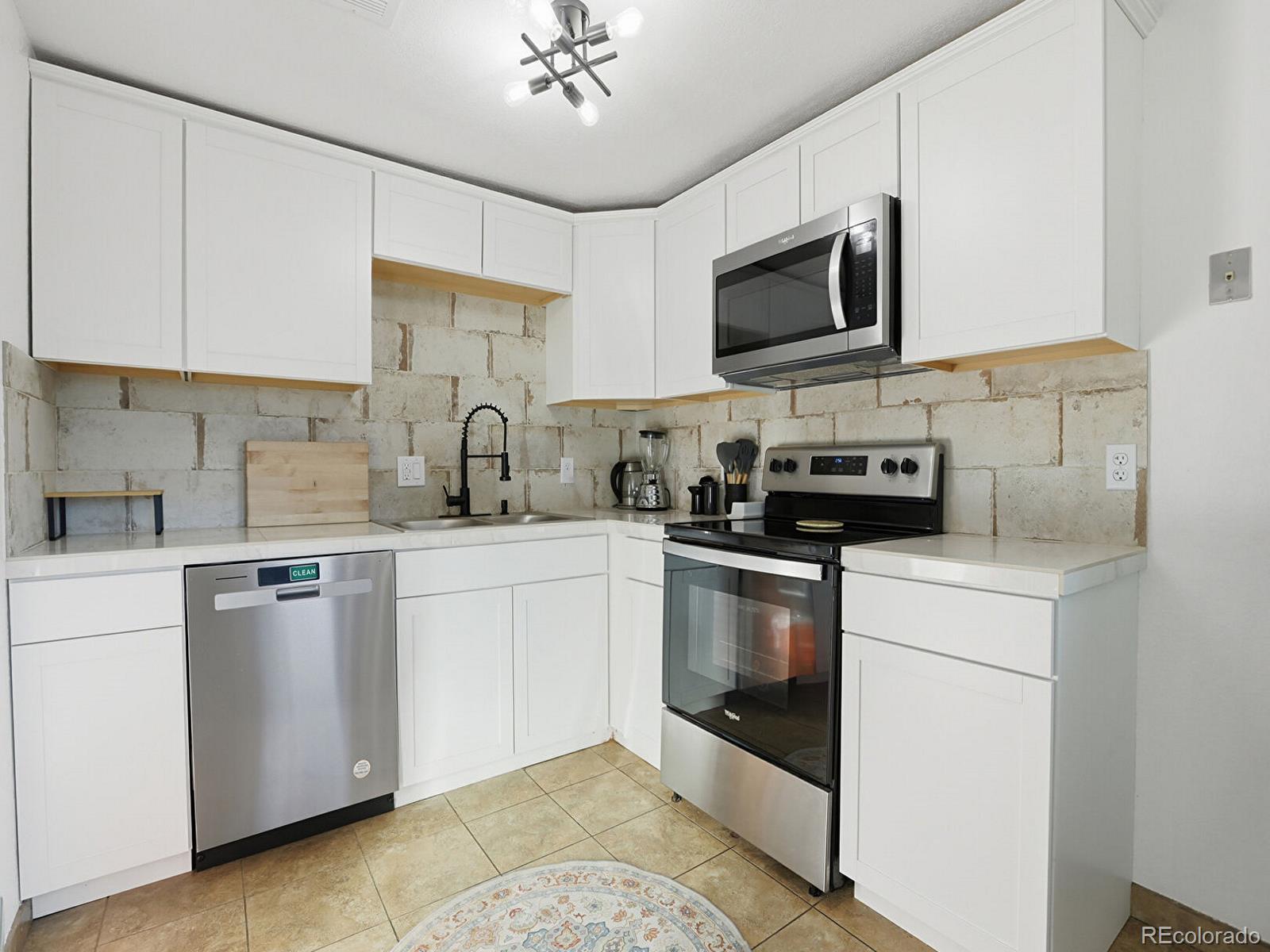 1723 Robb Street Unit: 33