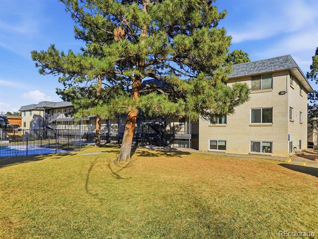 1723 Robb Street Unit: 33