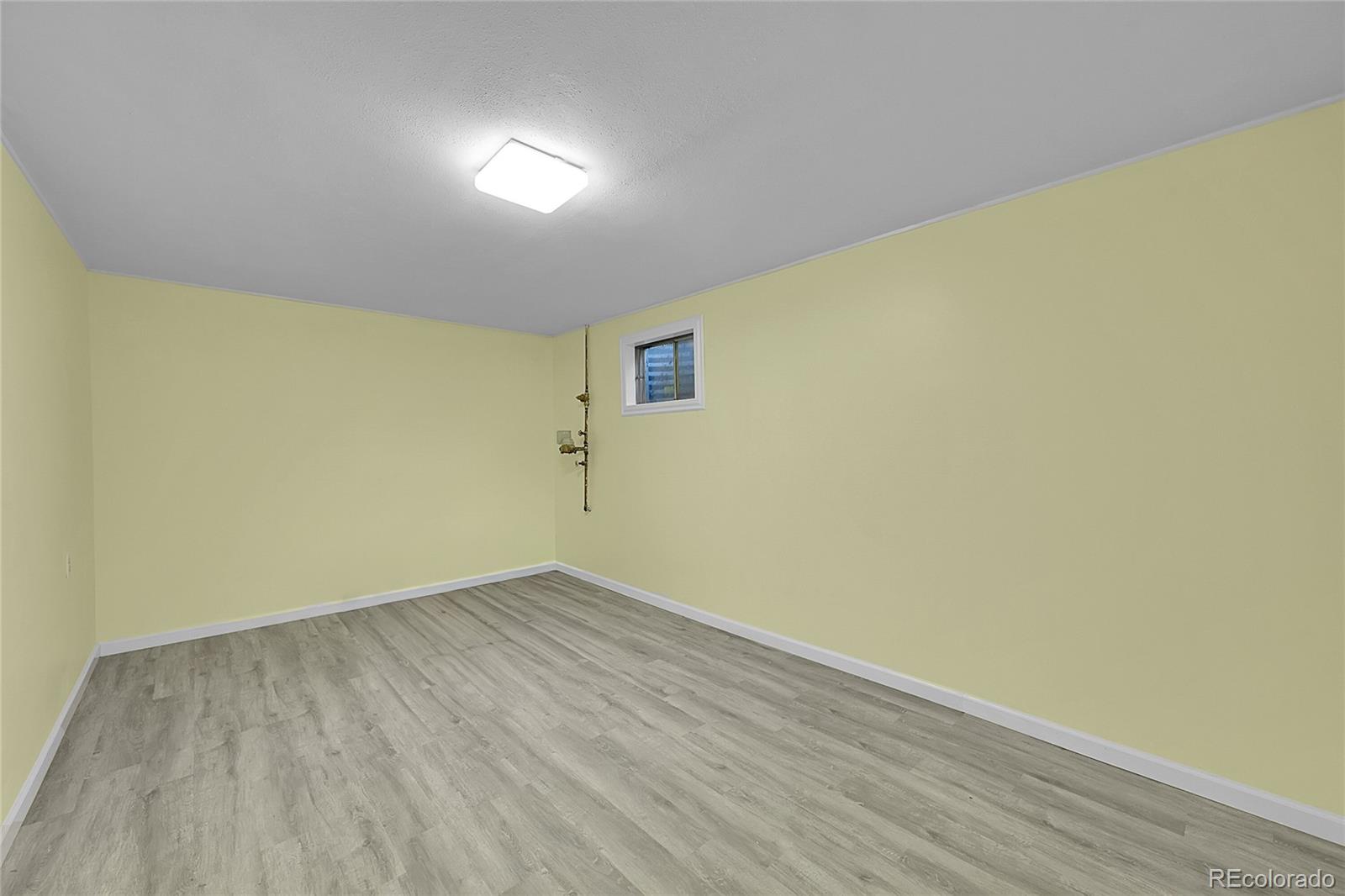 5075 E Weaver Avenue