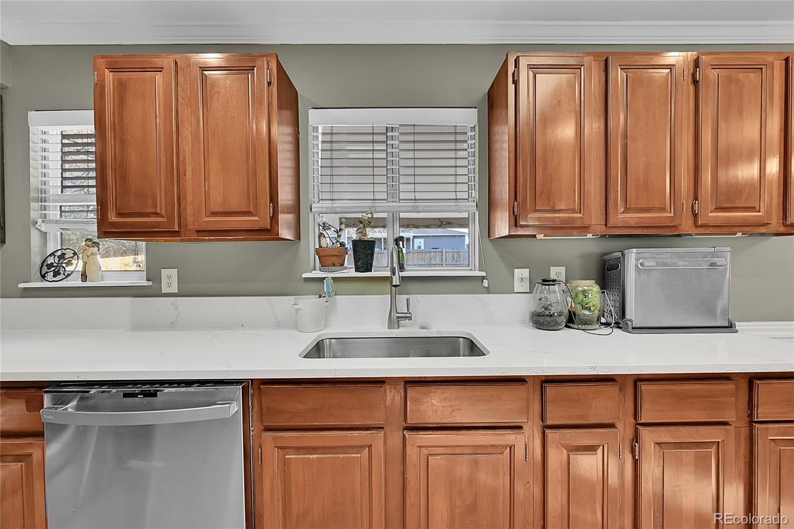 5075 E Weaver Avenue