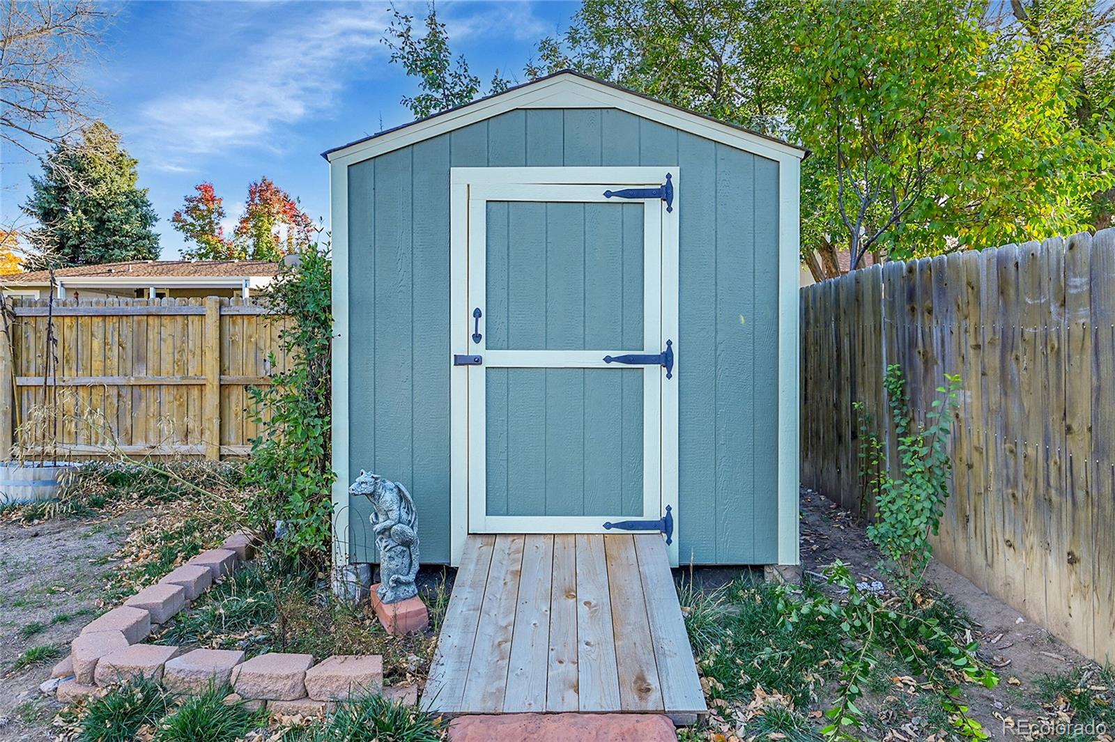 5075 E Weaver Avenue