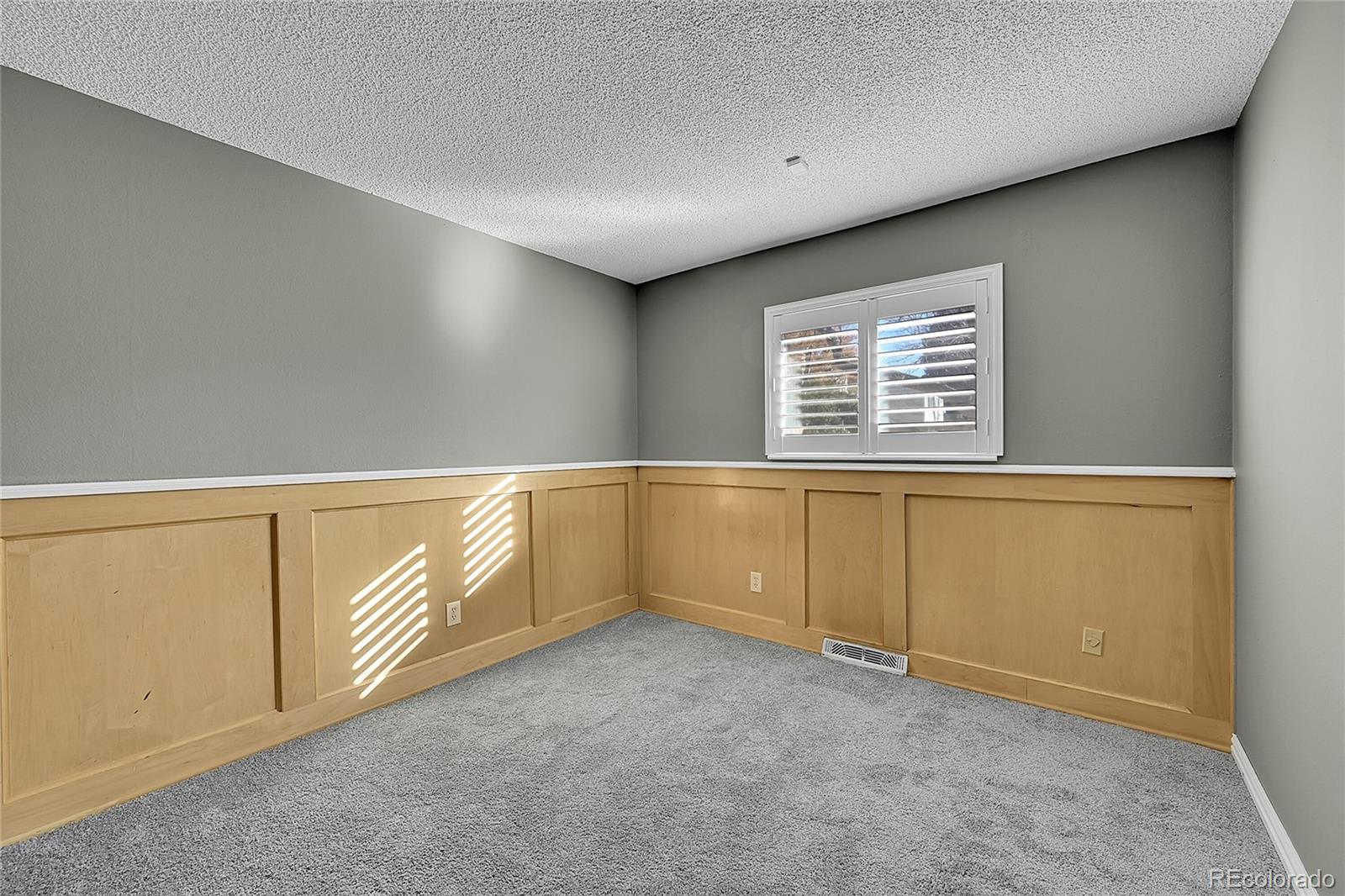 5075 E Weaver Avenue