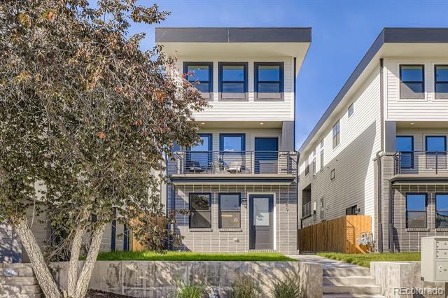 1563 N Hooker