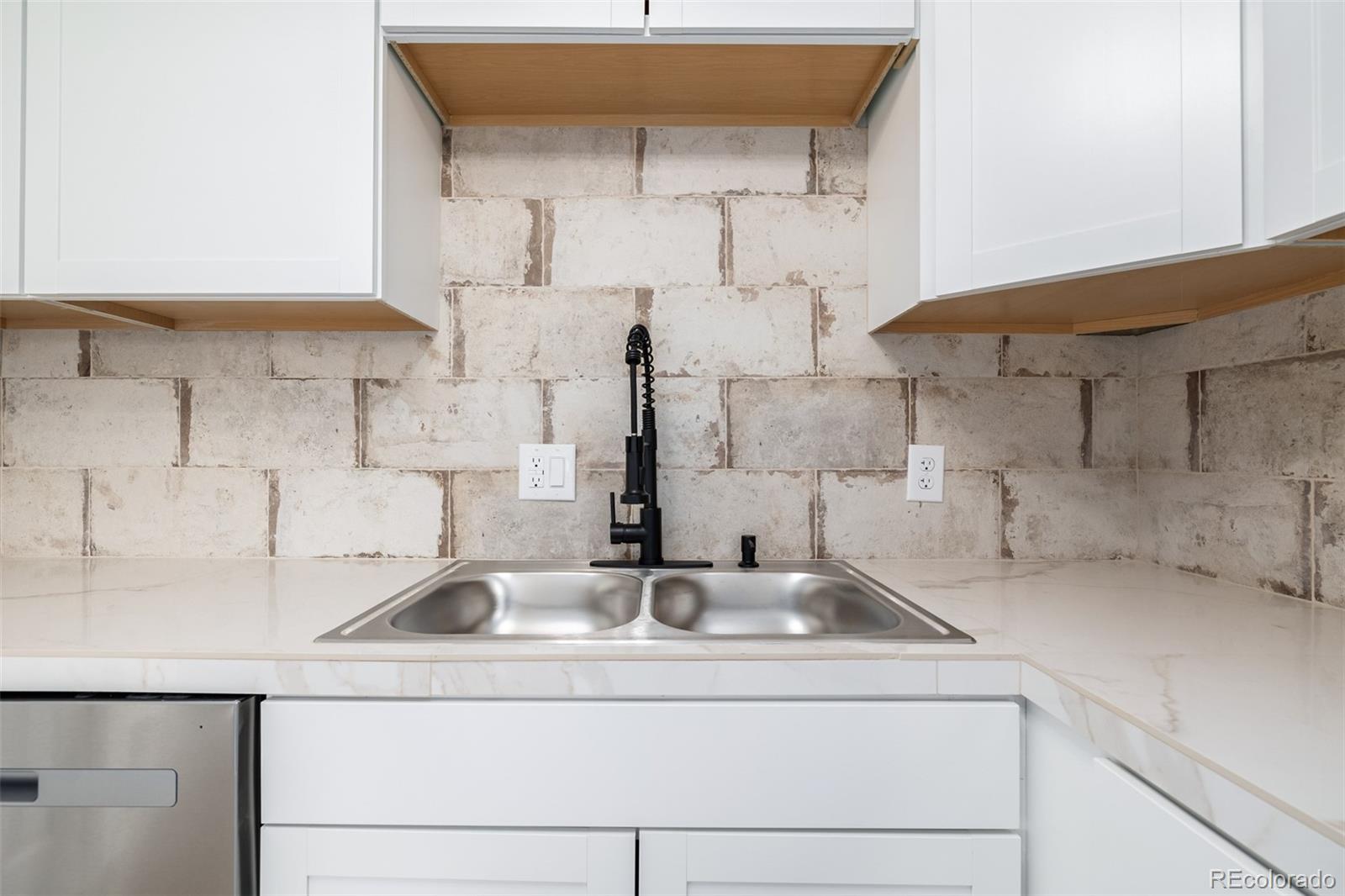 1723 Robb Street Unit: 33