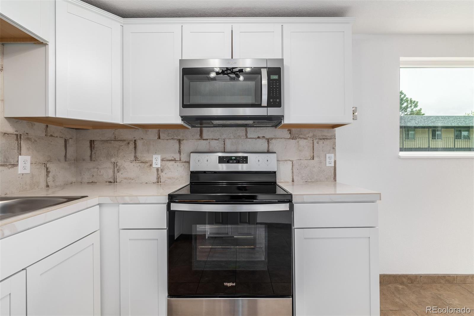 1723 Robb Street Unit: 33