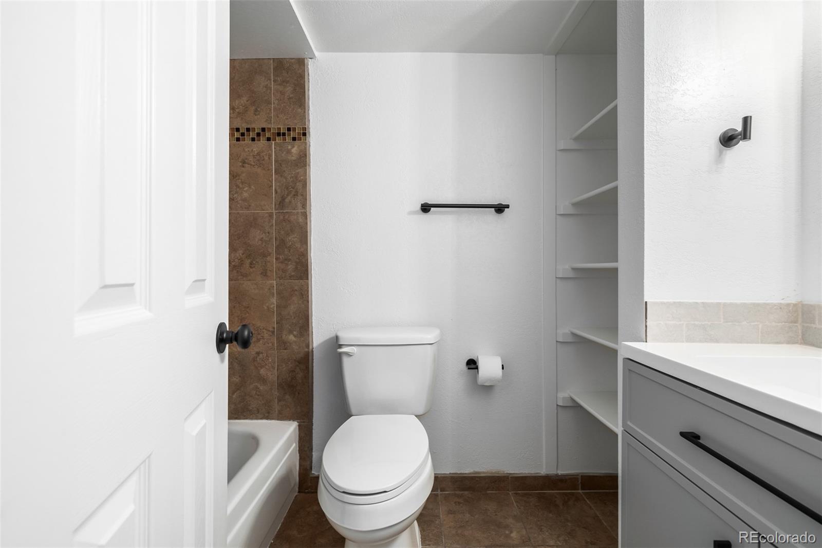1723 Robb Street Unit: 33