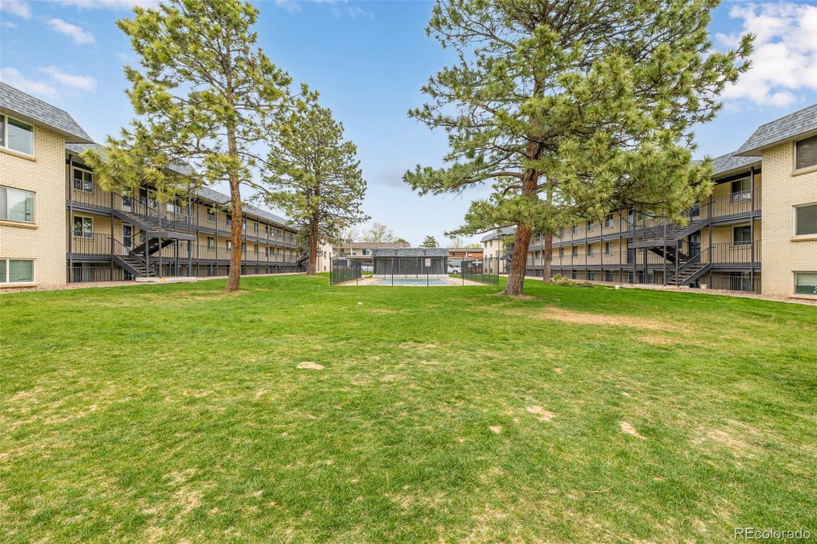 1723 Robb Street Unit: 33