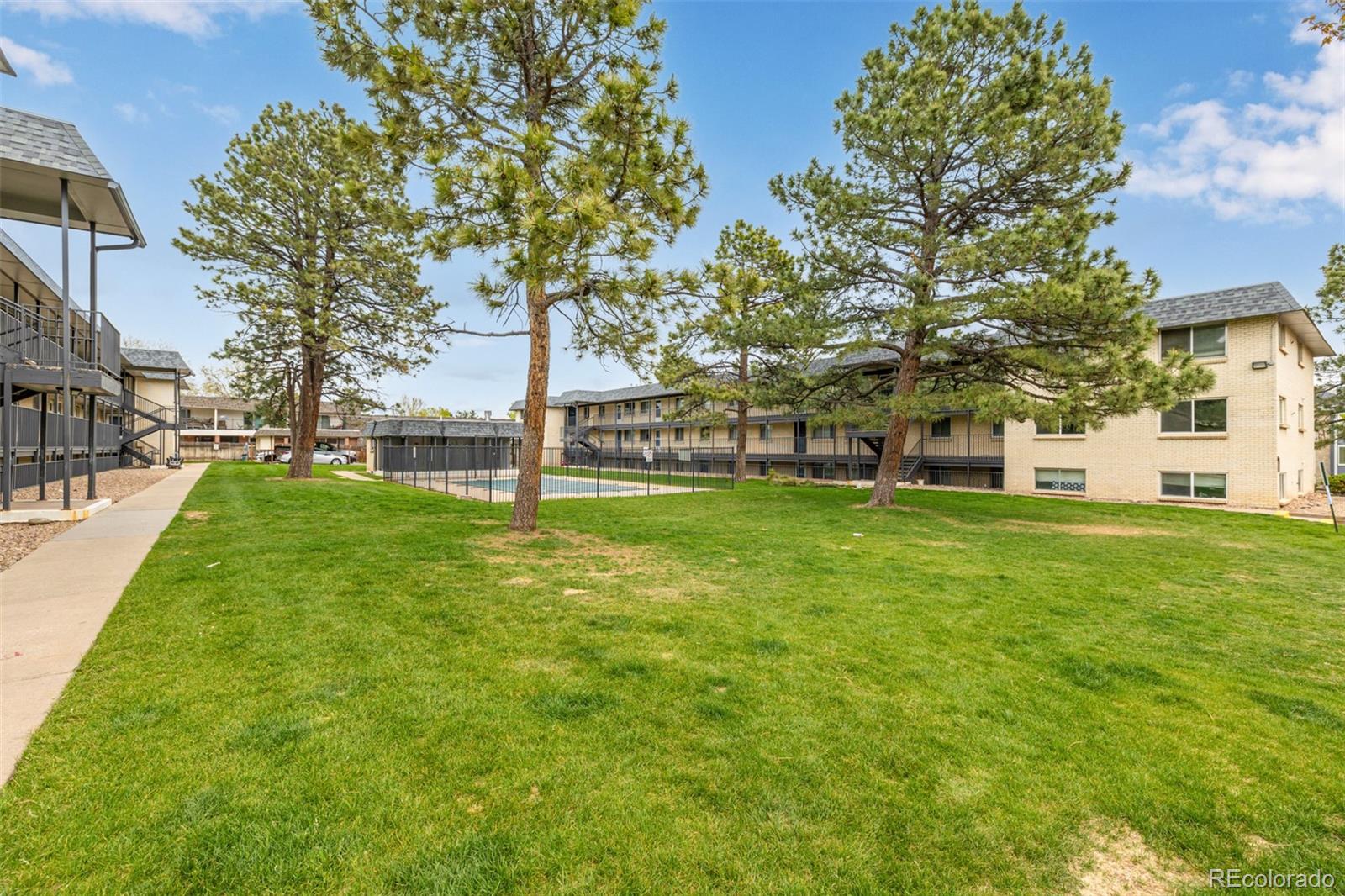 1723 Robb Street Unit: 33