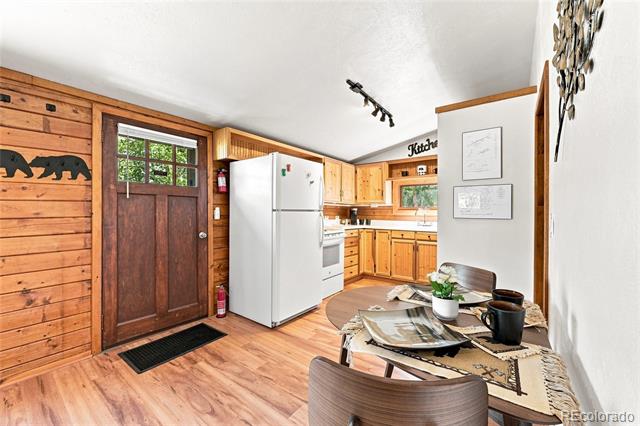 464 Long Trail Road