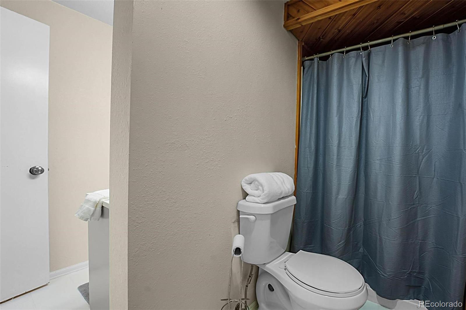 6223 W Flora Place