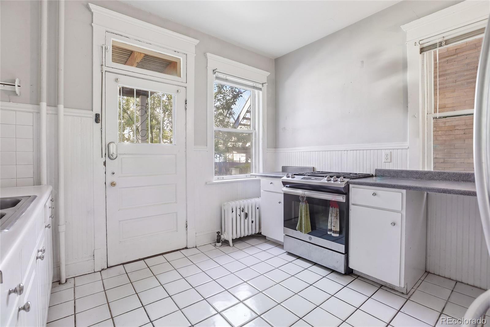 1225 N Clarkson Street