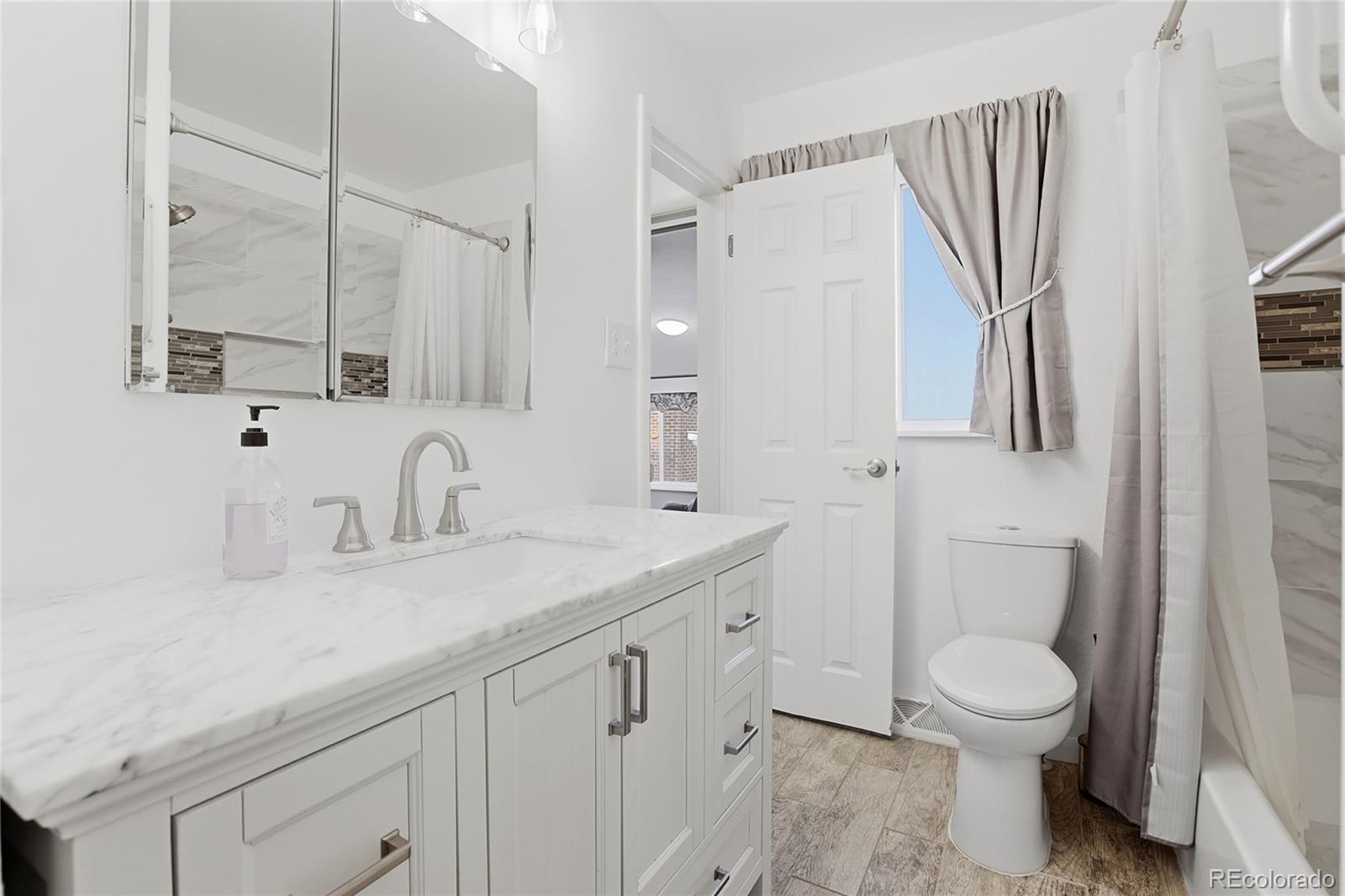 2913 W Tanforan Drive