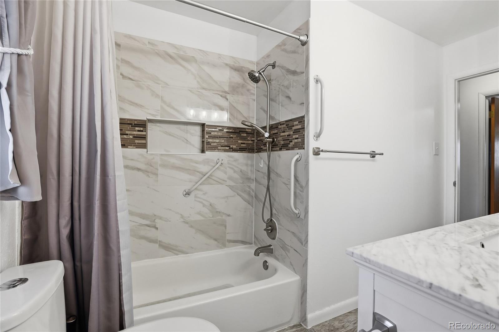 2913 W Tanforan Drive