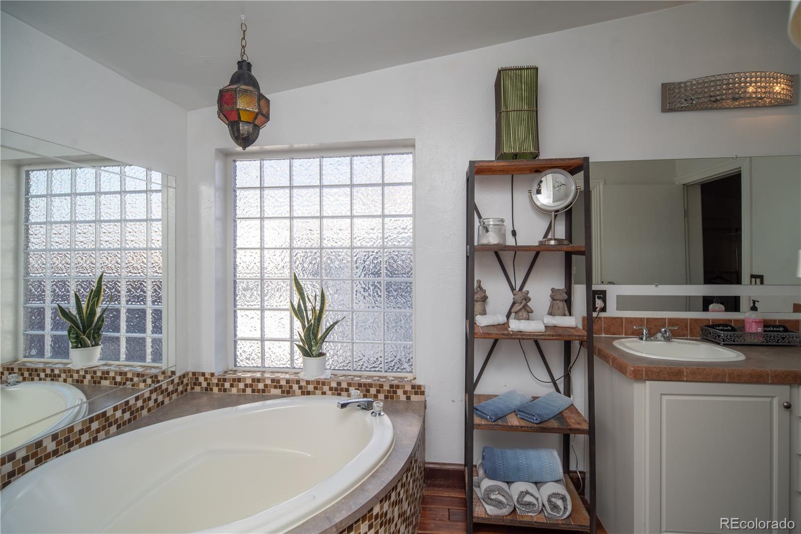 1571 Sheridan Boulevard