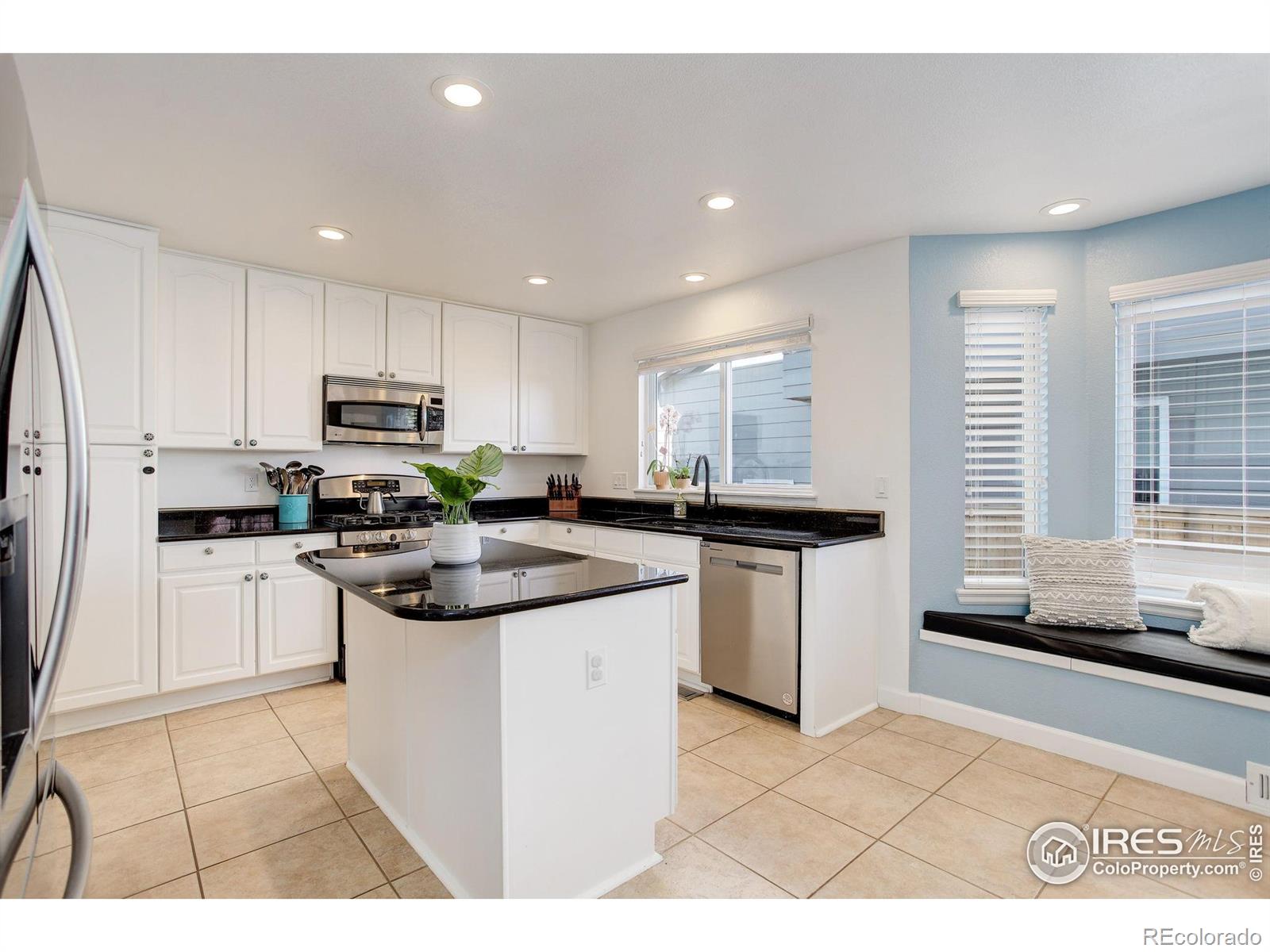10081 Blackbird Circle