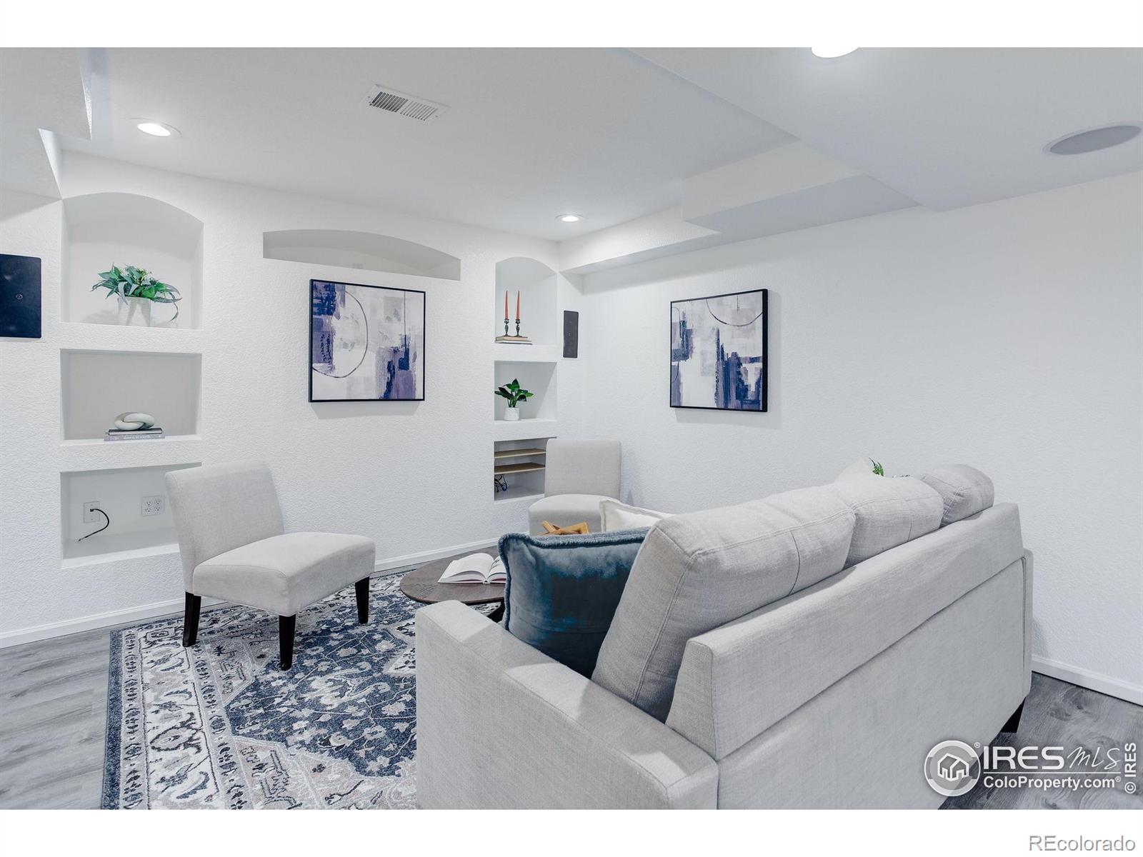 10081 Blackbird Circle