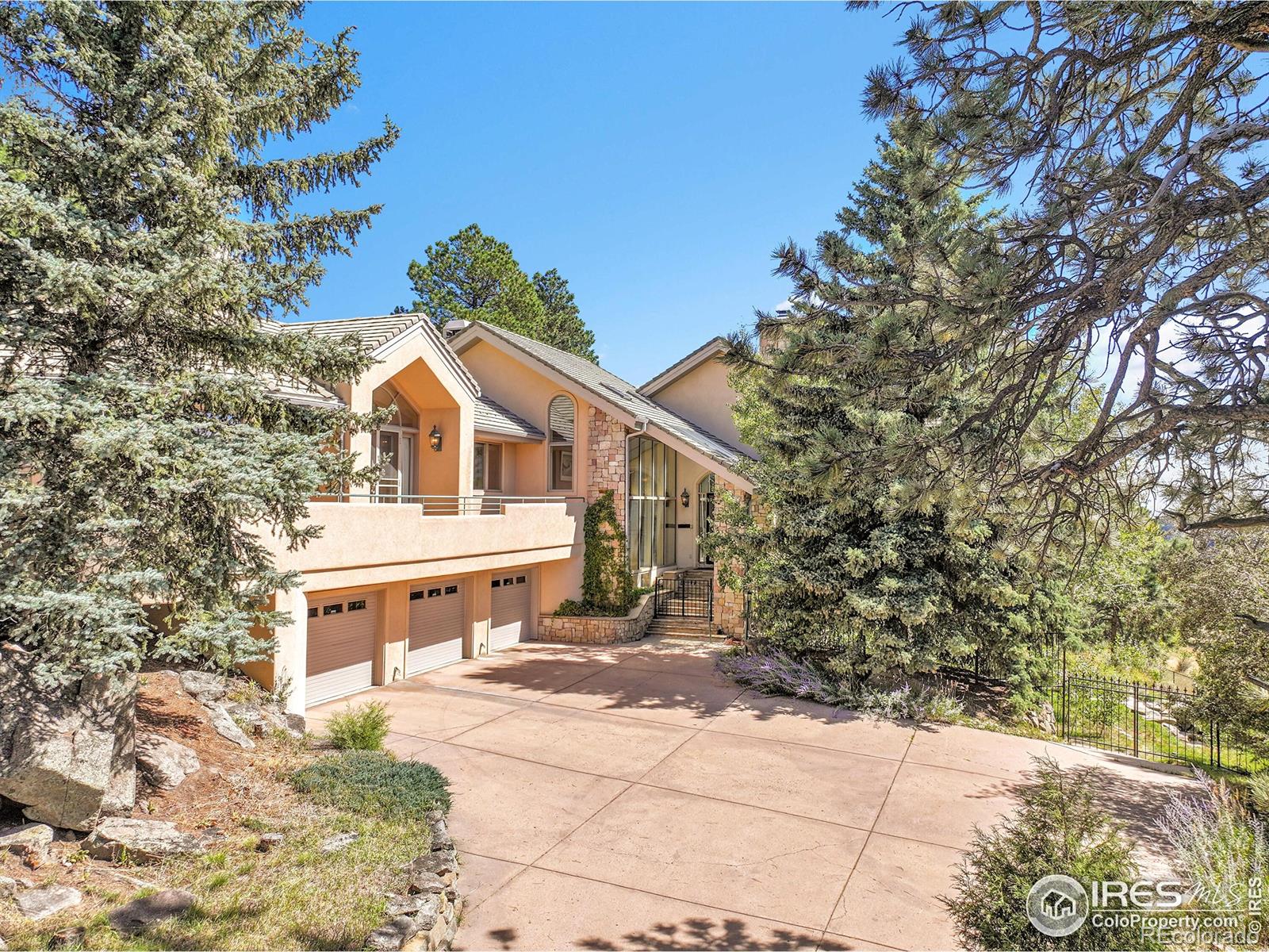 1682 Montane Drive E