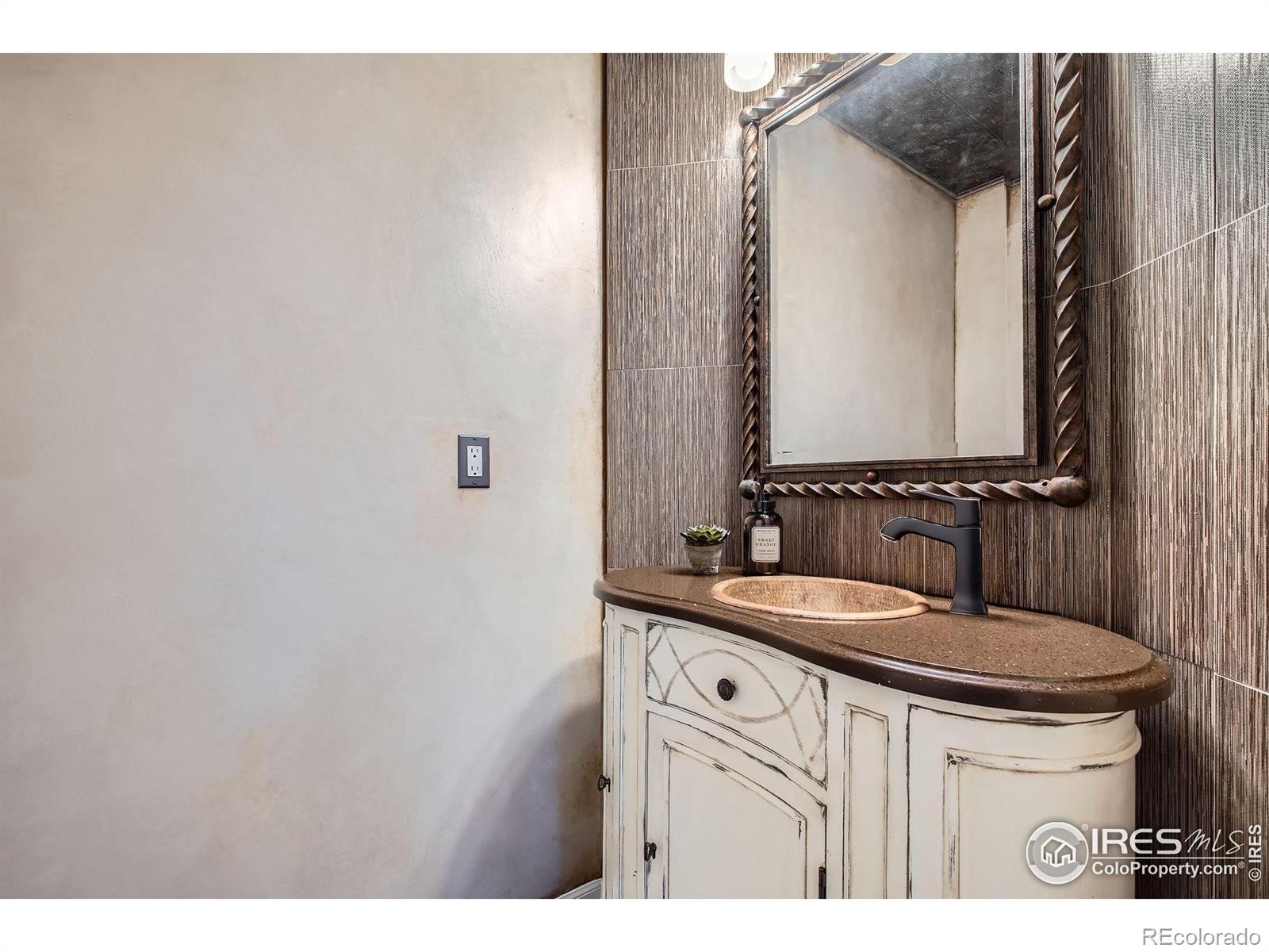 9445 Aspen Hill Circle