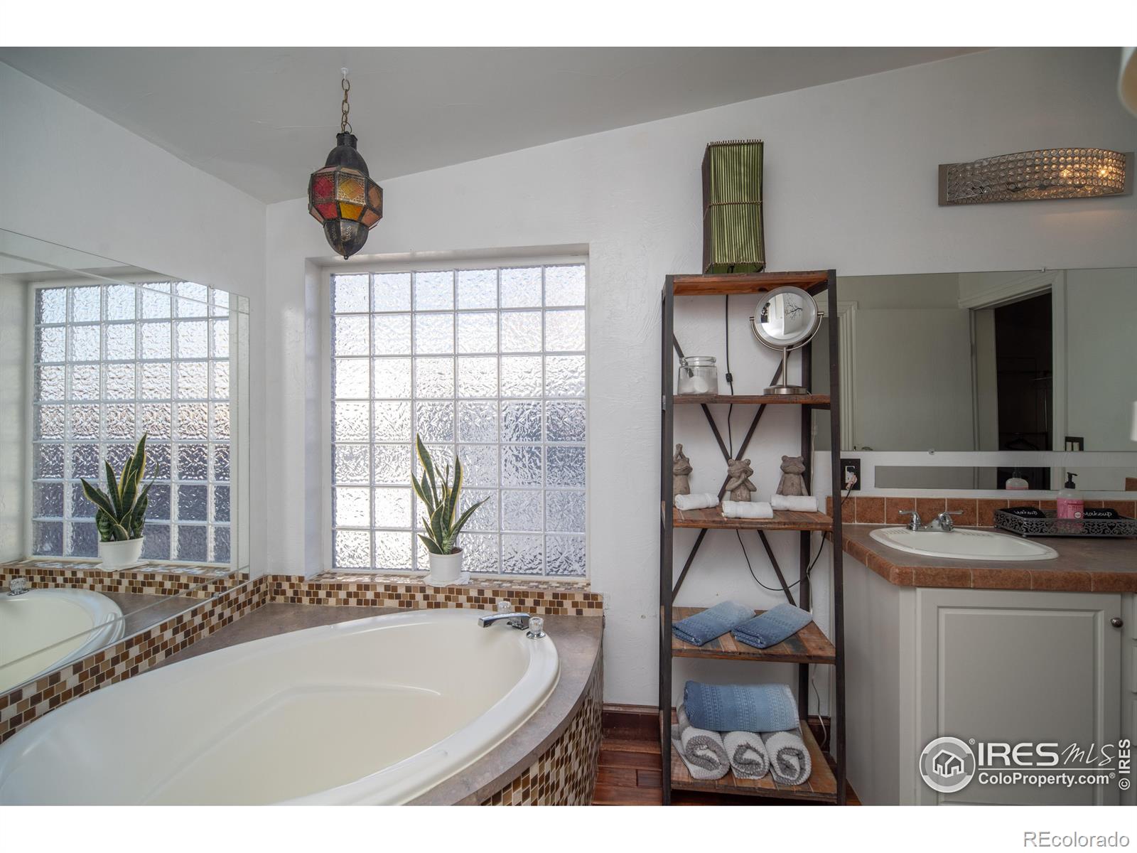 1571 Sheridan Boulevard