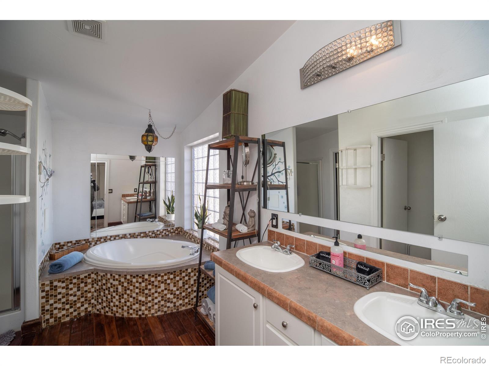 1571 Sheridan Boulevard